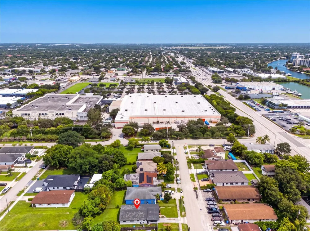 5724 SW 18th St West Park, FL 33023