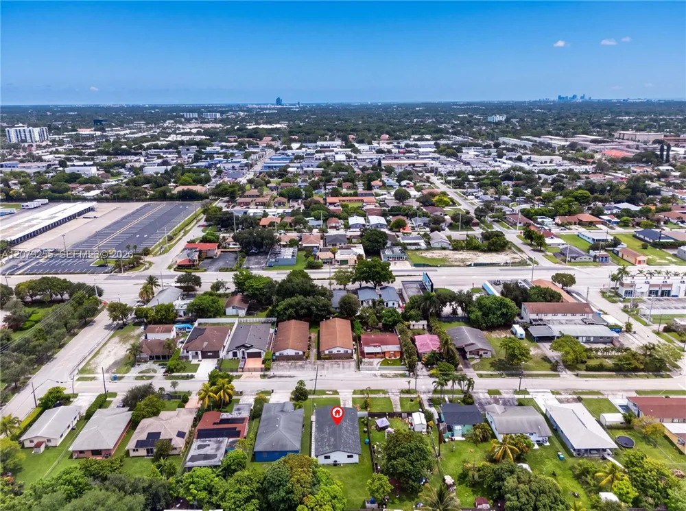 5724 SW 18th St West Park, FL 33023