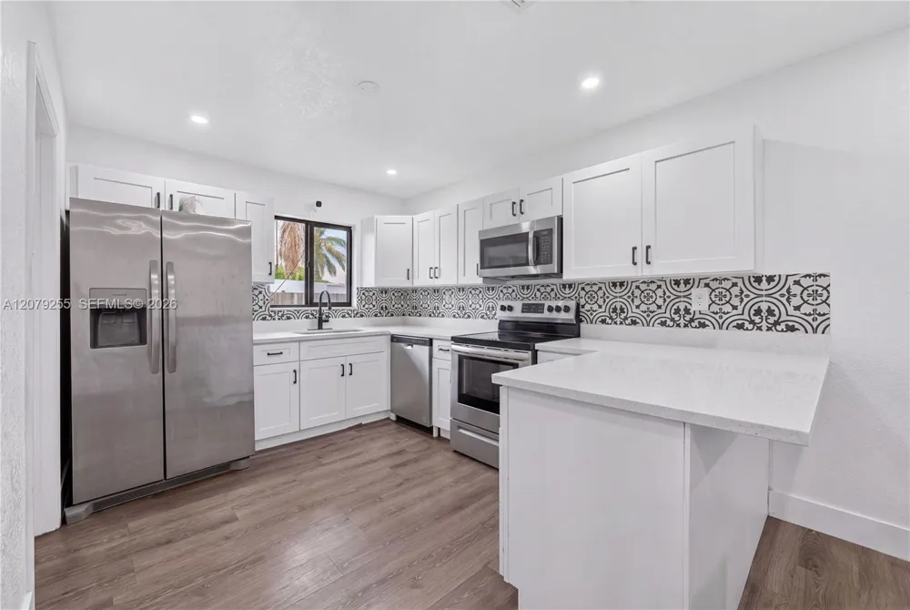 5724 SW 18th St West Park, FL 33023