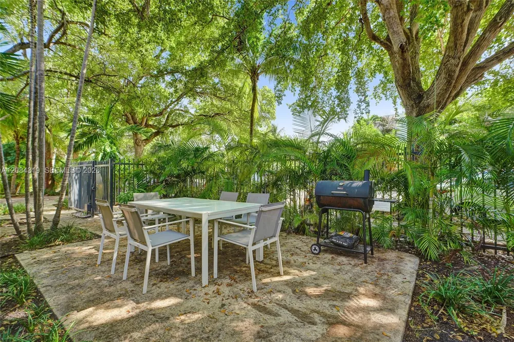 736 Lenox Ave #B7 Miami Beach, FL 33139