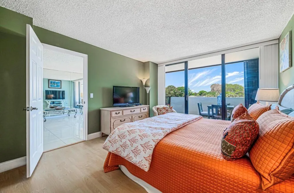 5600 Flagler Drive #203 West Palm Beach, FL 33407