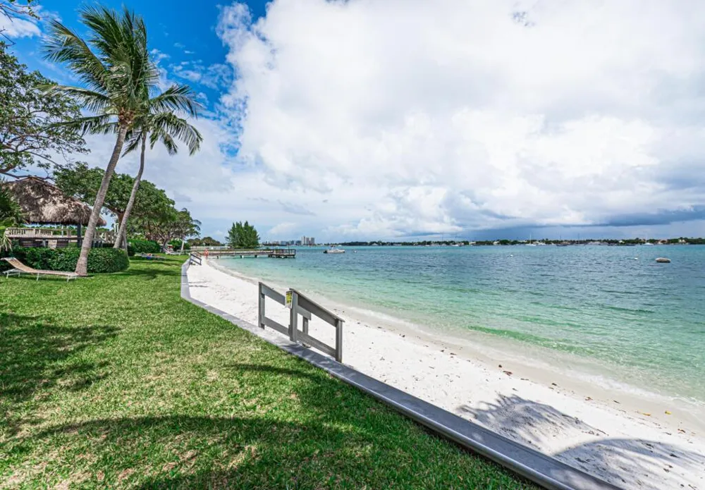 5600 Flagler Drive #203 West Palm Beach, FL 33407