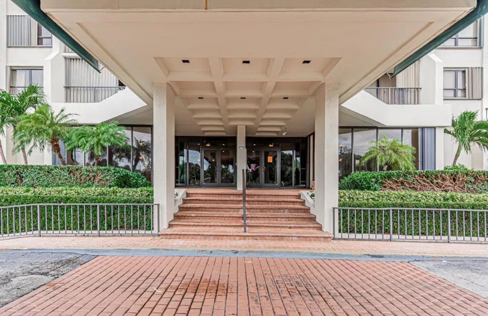 5600 Flagler Drive #203 West Palm Beach, FL 33407