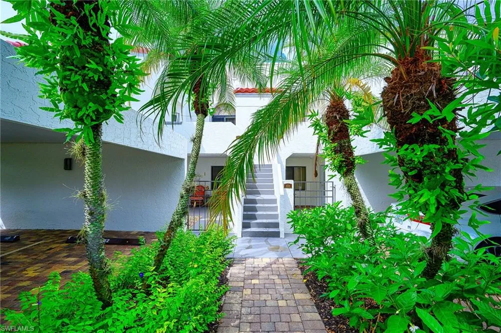 661 Windsurf Lane #A-202 Naples, FL 34108