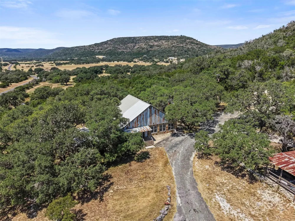 1850 W Ranch Road 337 Leakey, TX 78873