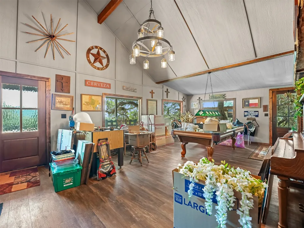 1850 W Ranch Road 337 Leakey, TX 78873