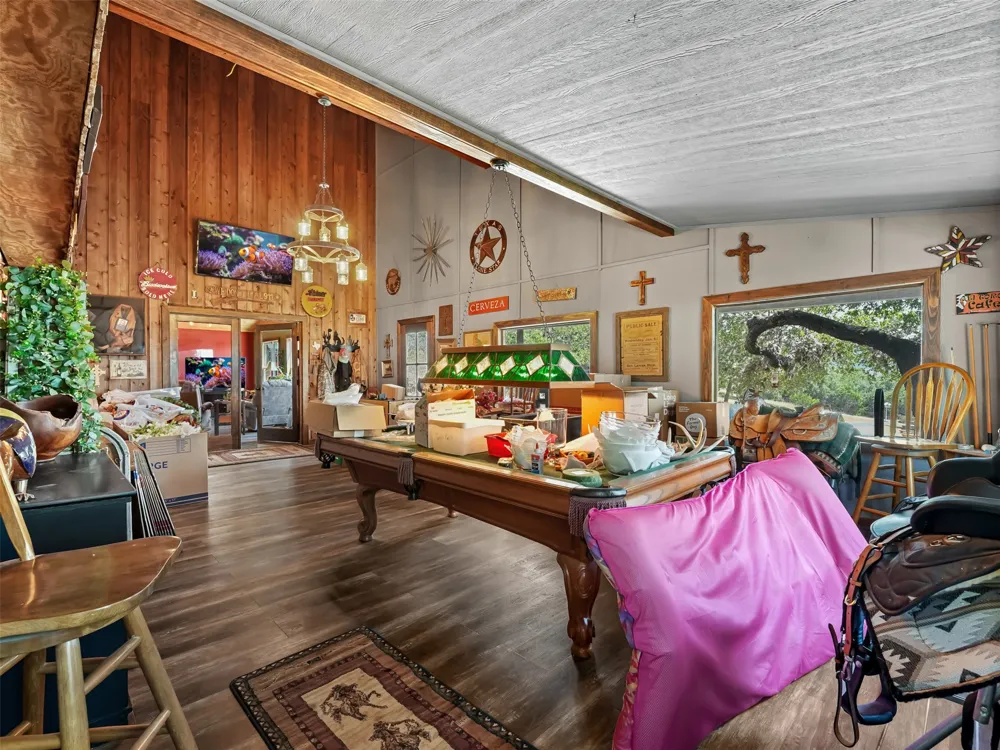 1850 W Ranch Road 337 Leakey, TX 78873