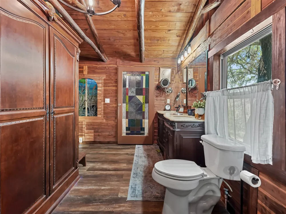 1850 W Ranch Road 337 Leakey, TX 78873