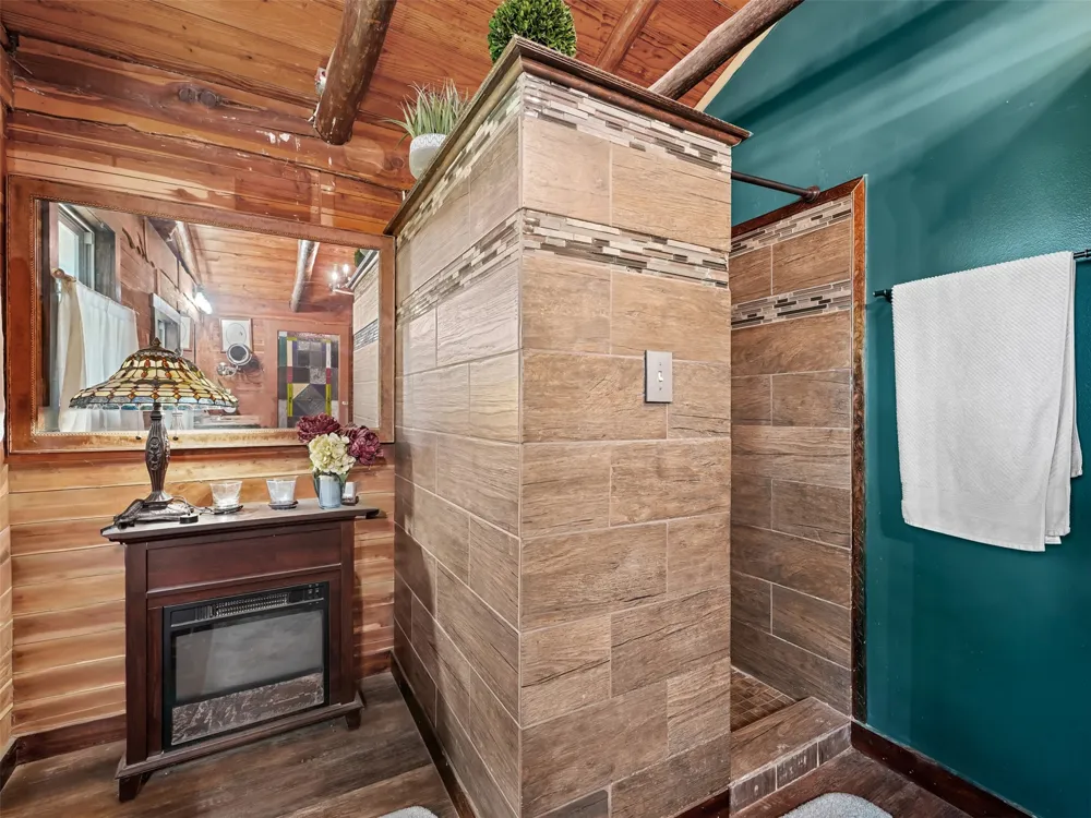 1850 W Ranch Road 337 Leakey, TX 78873