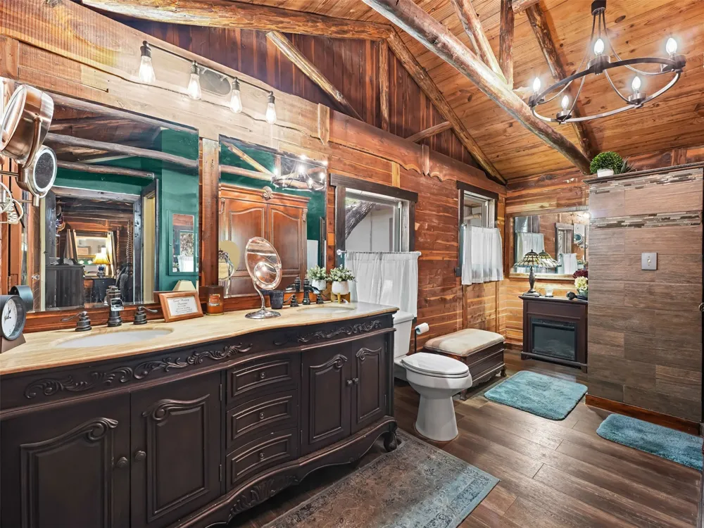 1850 W Ranch Road 337 Leakey, TX 78873