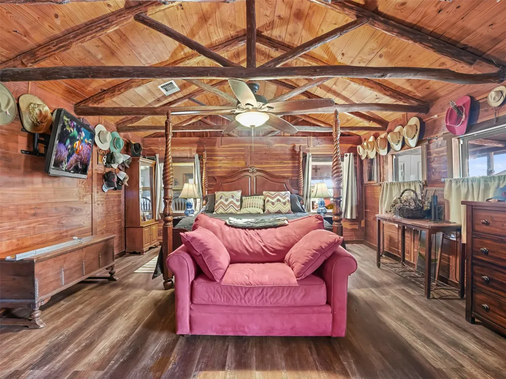 1850 W Ranch Road 337 Leakey, TX 78873