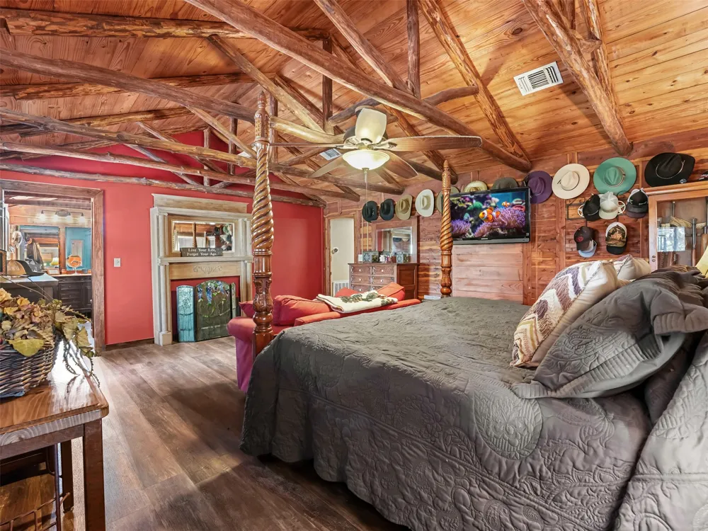 1850 W Ranch Road 337 Leakey, TX 78873
