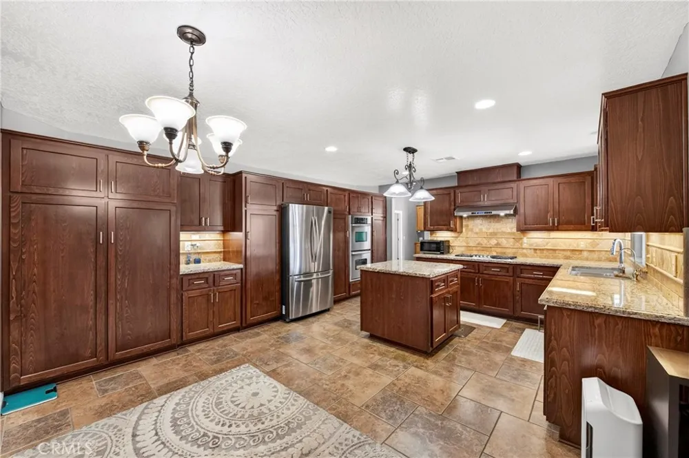 21031 Rancherias Apple Valley, CA 92307