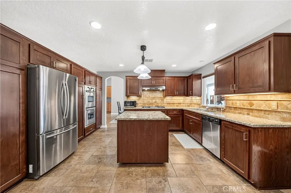 21031 Rancherias Apple Valley, CA 92307