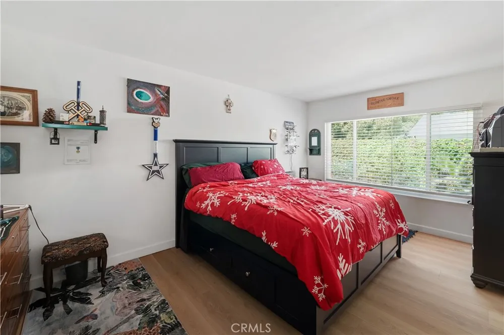 25347 Via Oriol Valencia, CA 91355