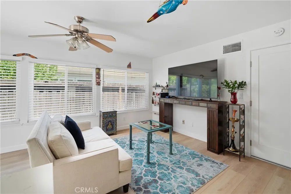 25347 Via Oriol Valencia, CA 91355