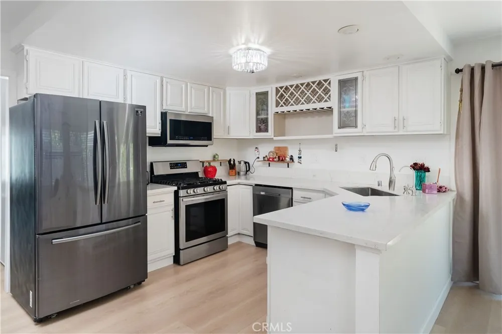 25347 Via Oriol Valencia, CA 91355