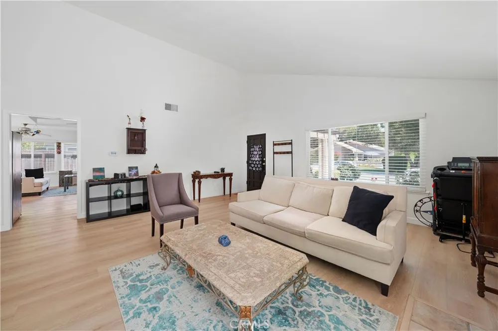 25347 Via Oriol Valencia, CA 91355