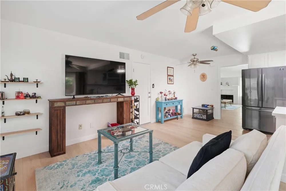 25347 Via Oriol Valencia, CA 91355