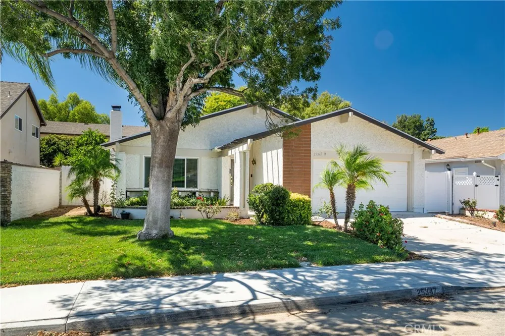 25347 Via Oriol Valencia, CA 91355