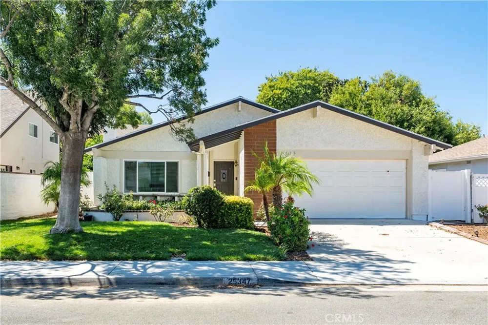 25347 Via Oriol Valencia, CA 91355