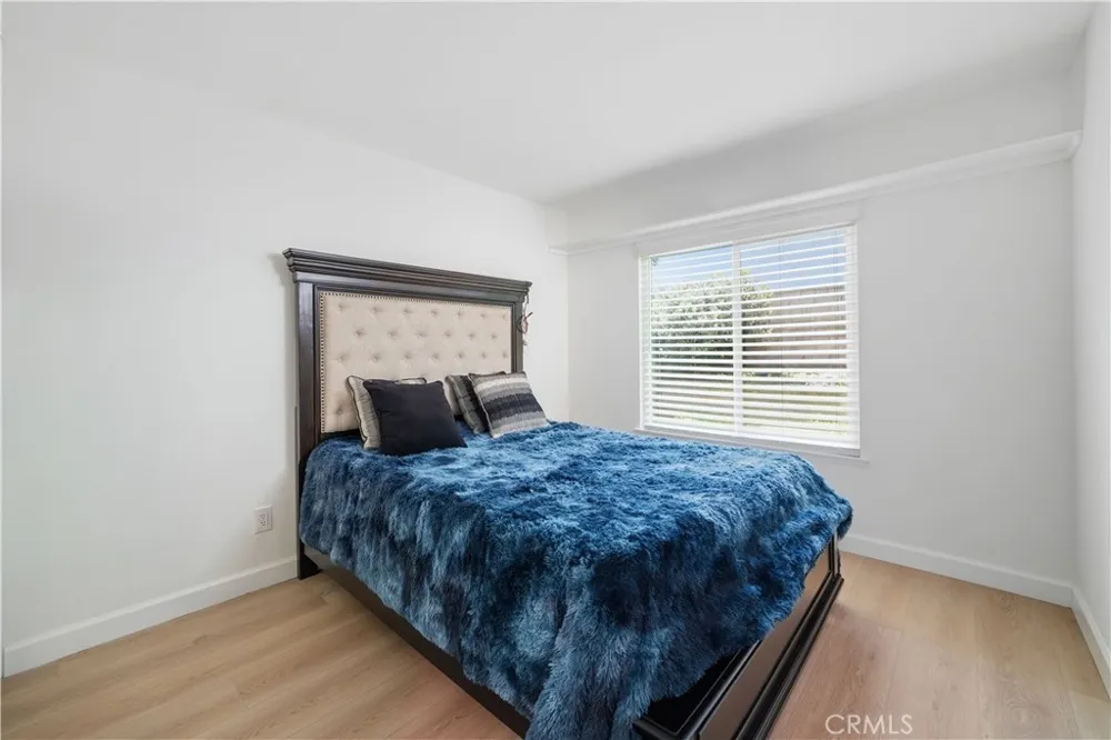 25347 Via Oriol Valencia, CA 91355