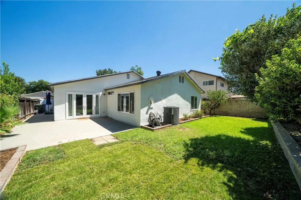 25347 Via Oriol Valencia, CA 91355