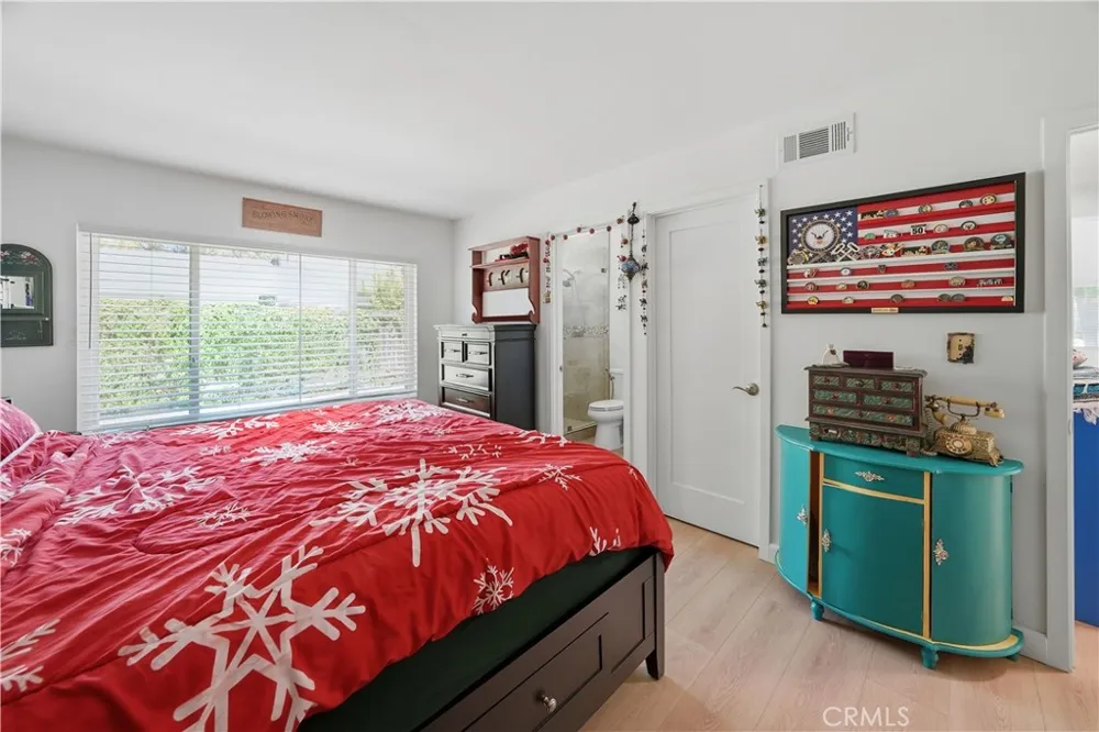 25347 Via Oriol Valencia, CA 91355