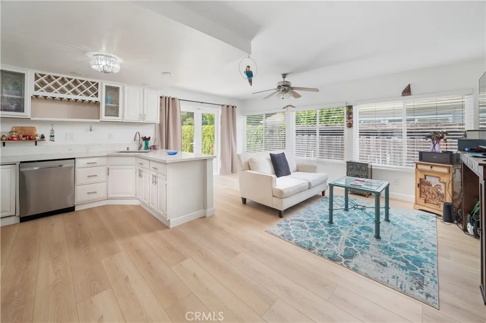 25347 Via Oriol Valencia, CA 91355