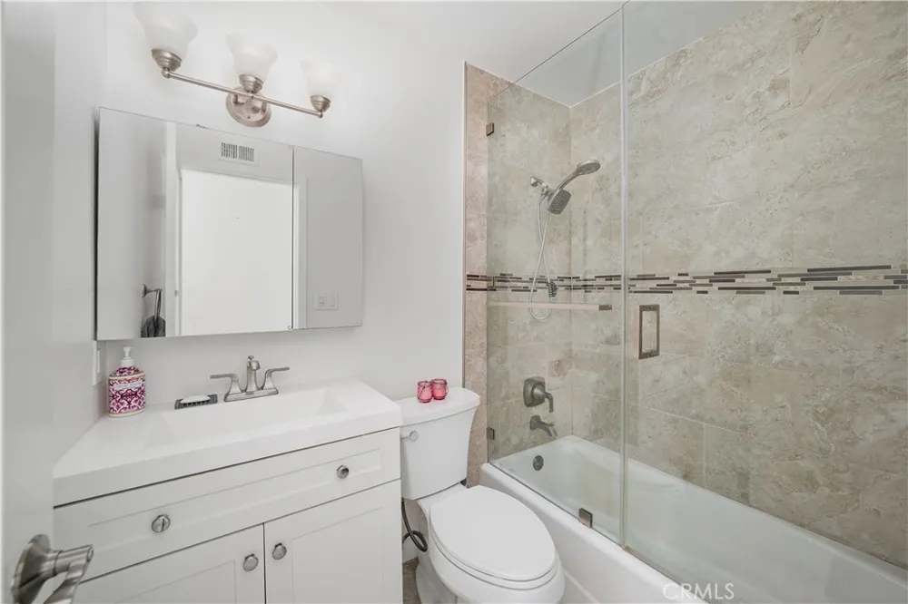 25347 Via Oriol Valencia, CA 91355