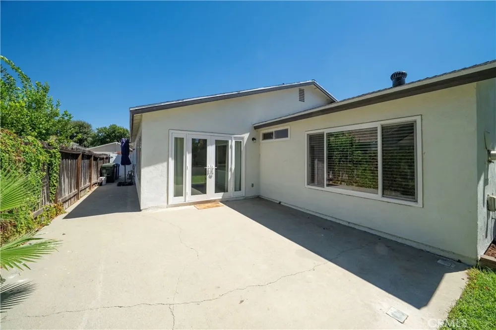 25347 Via Oriol Valencia, CA 91355