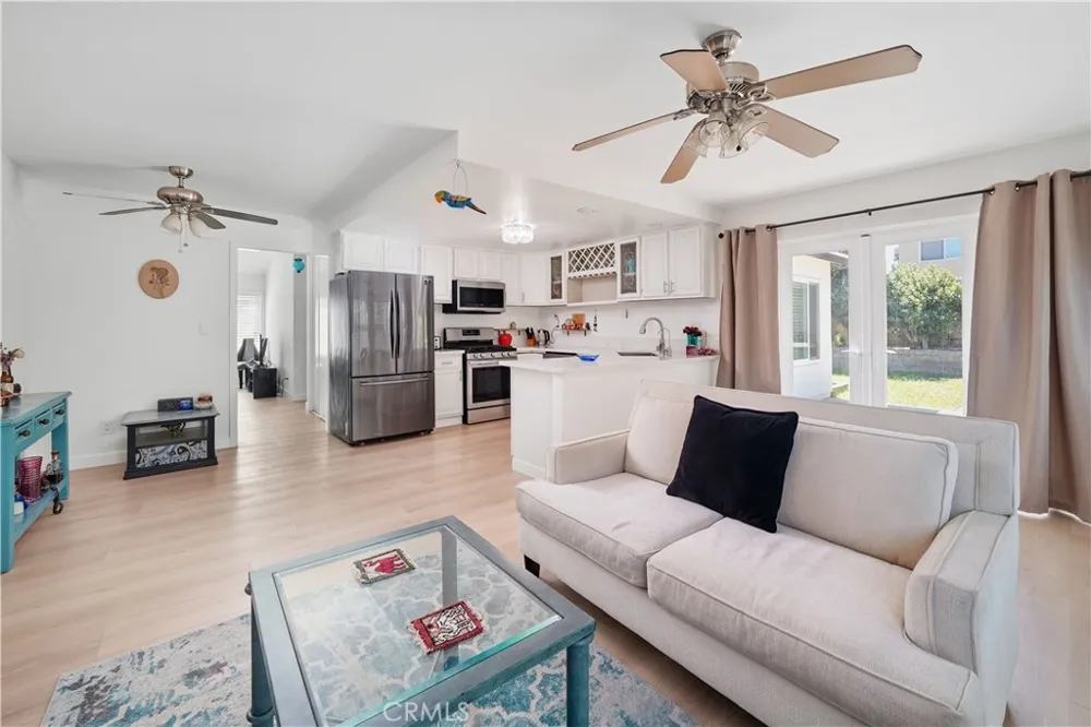 25347 Via Oriol Valencia, CA 91355