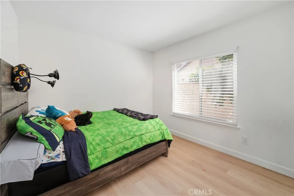 25347 Via Oriol Valencia, CA 91355