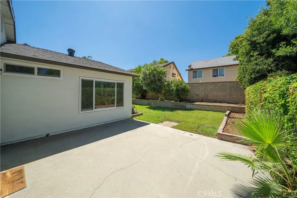25347 Via Oriol Valencia, CA 91355