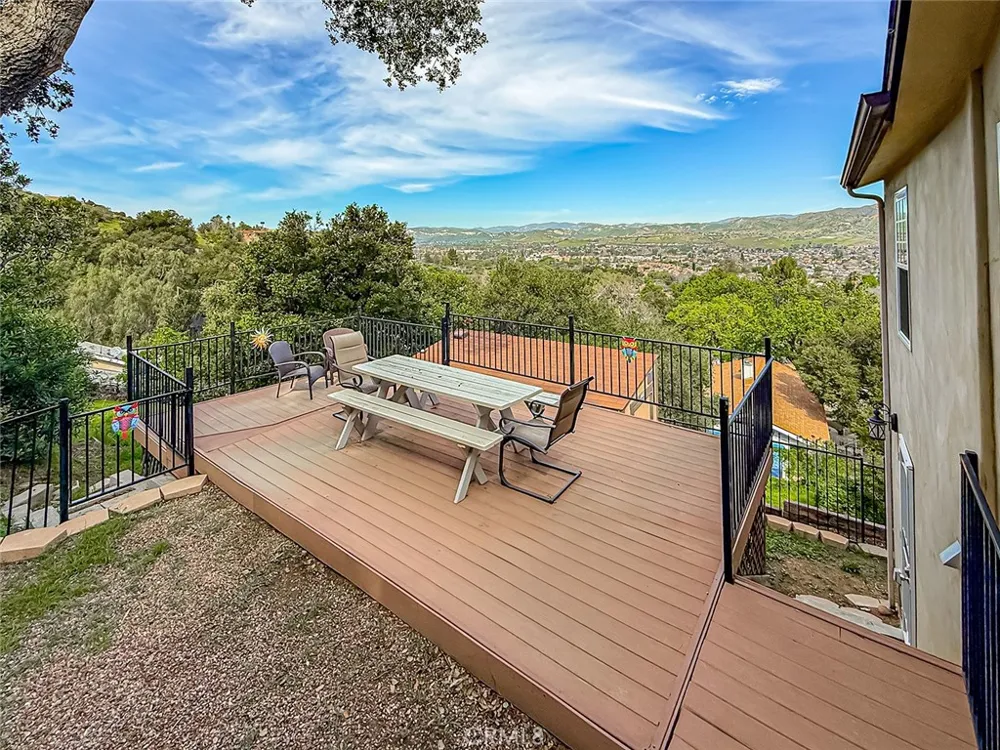 1059 Alta Vista Simi Valley, CA 93063
