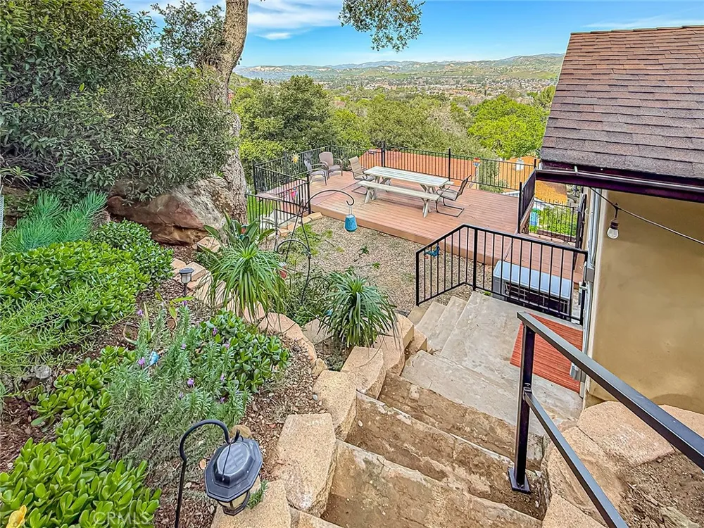 1059 Alta Vista Simi Valley, CA 93063
