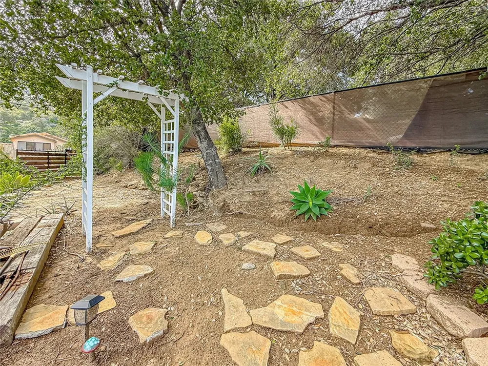 1059 Alta Vista Simi Valley, CA 93063