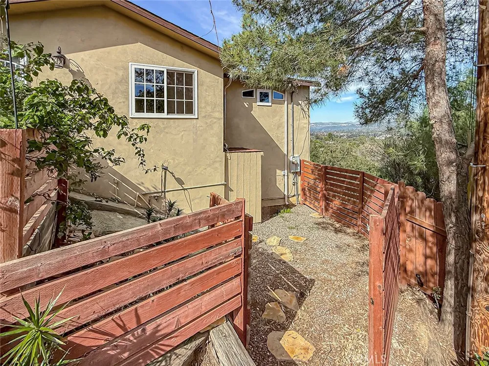 1059 Alta Vista Simi Valley, CA 93063