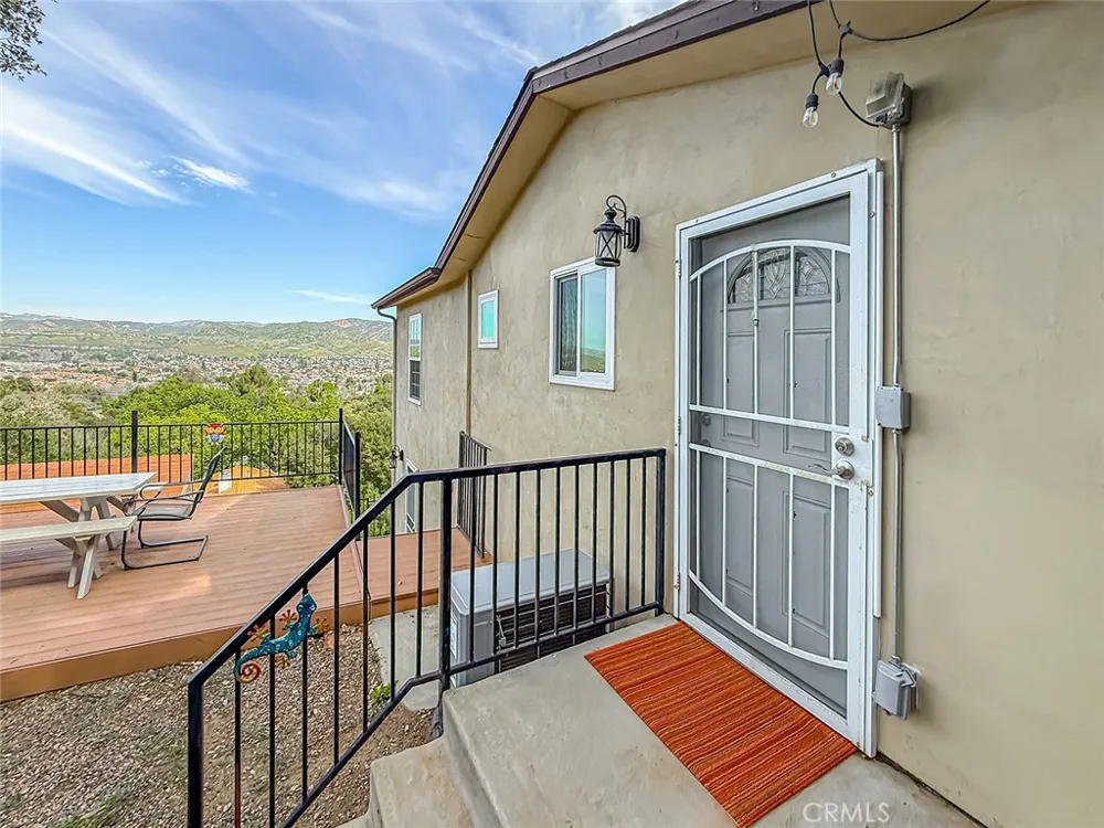 1059 Alta Vista Simi Valley, CA 93063