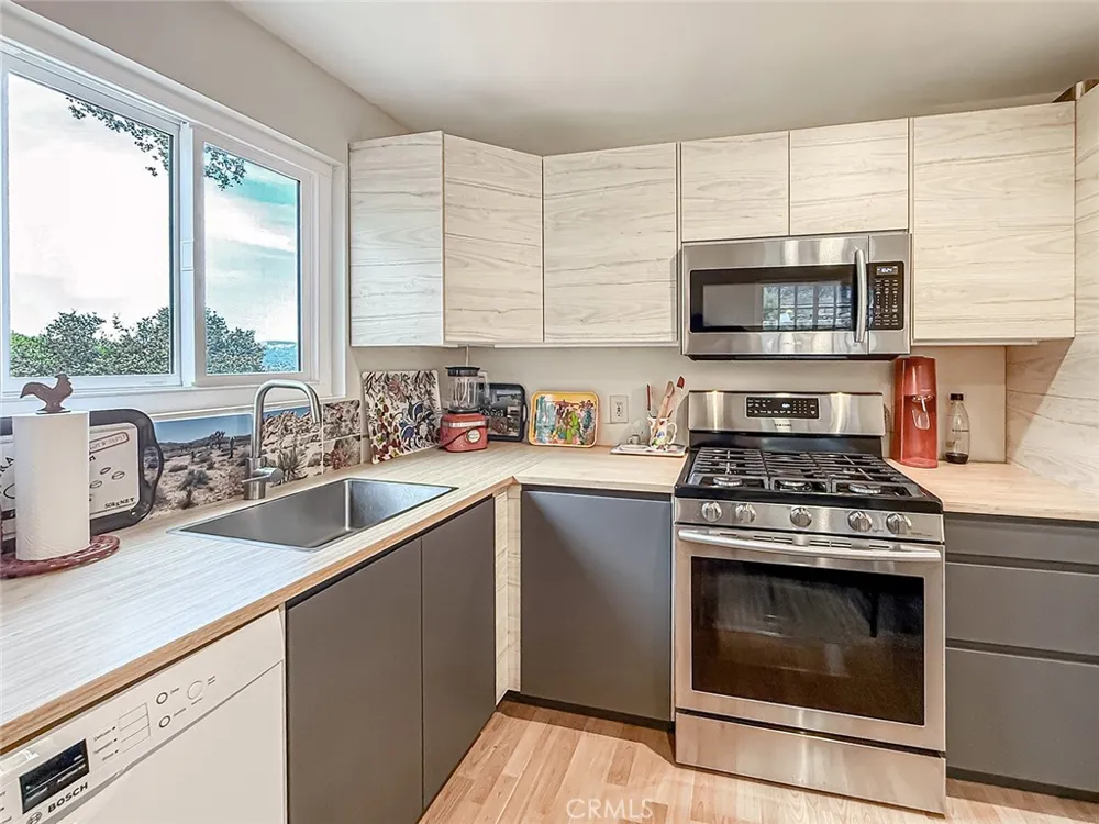 1059 Alta Vista Simi Valley, CA 93063