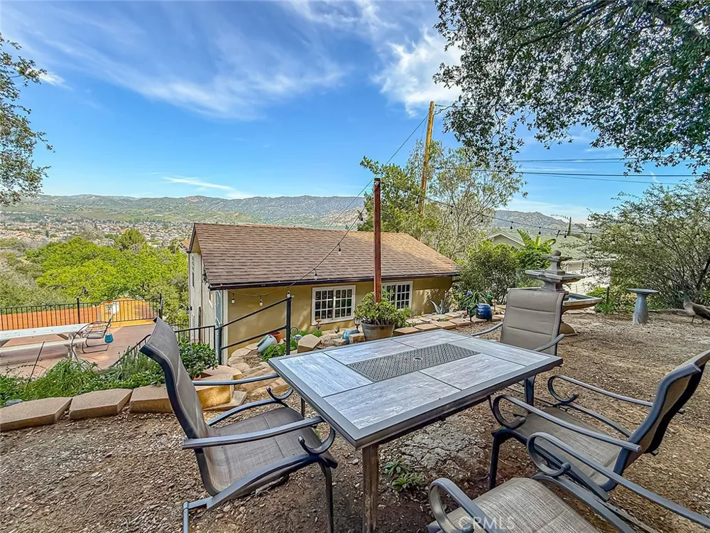 1059 Alta Vista Simi Valley, CA 93063