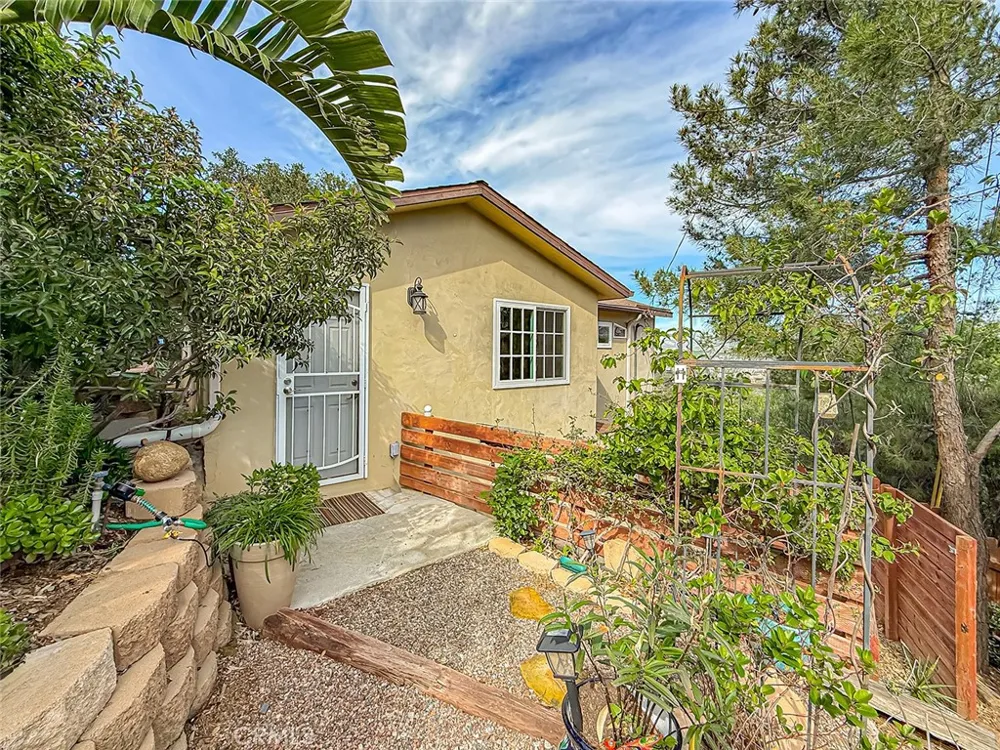 1059 Alta Vista Simi Valley, CA 93063