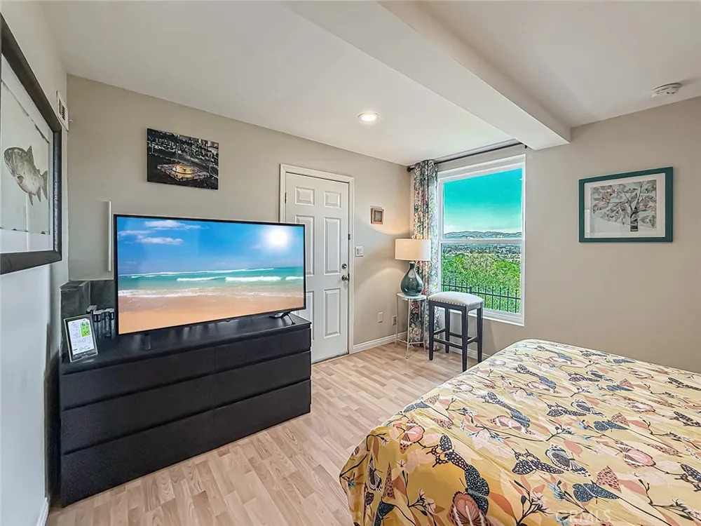 1059 Alta Vista Simi Valley, CA 93063