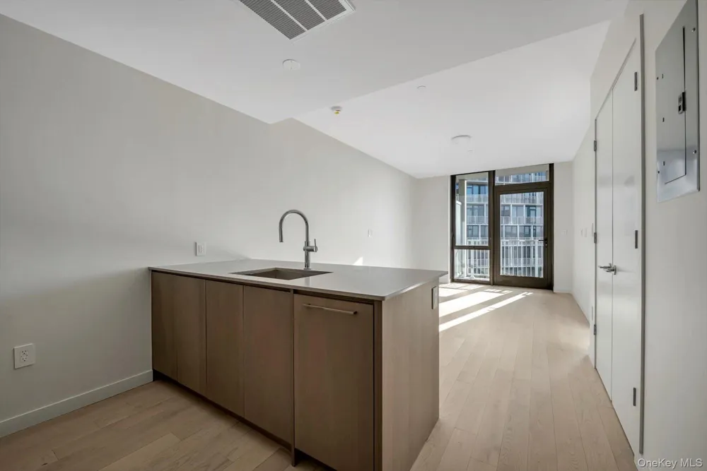13102A 40th Road #9D Flushing, NY 11354