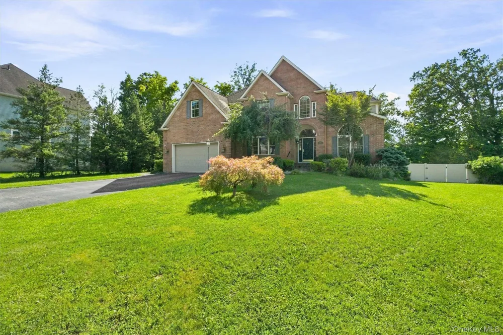 17 Arbor Court Poughkeepsie, NY 12603