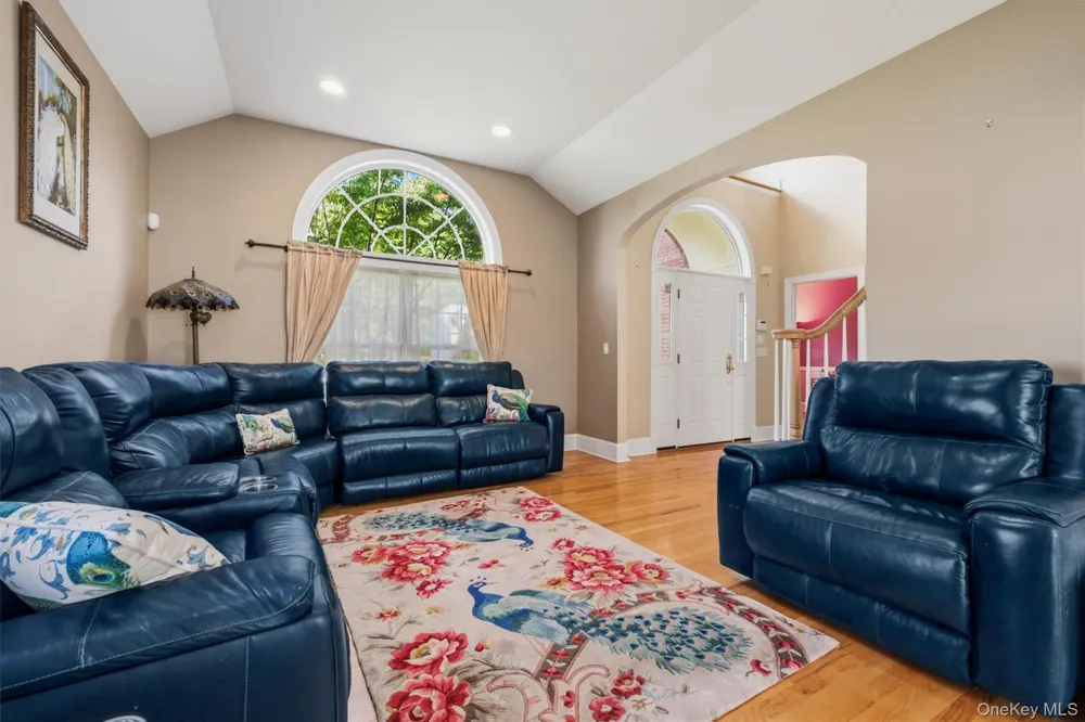 17 Arbor Court Poughkeepsie, NY 12603