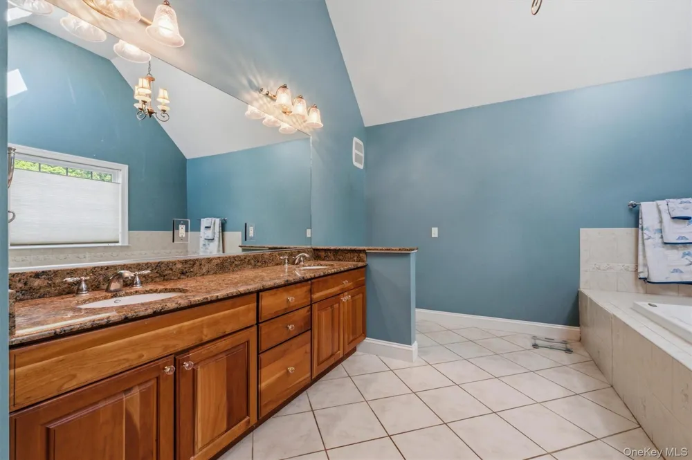 17 Arbor Court Poughkeepsie, NY 12603