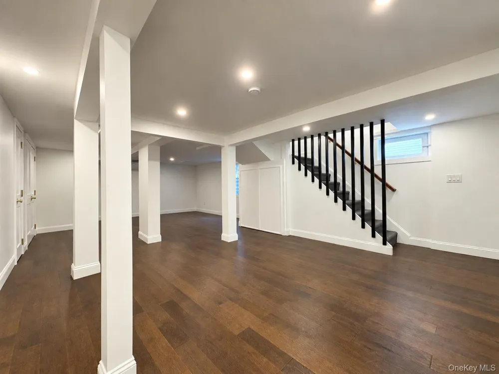 74 Linmouth Road Malverne, NY 11565
