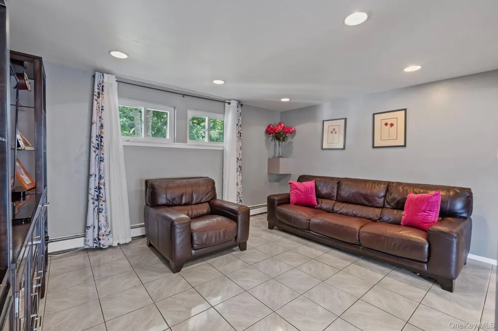 18 Brooklyn Avenue Roosevelt, NY 11575