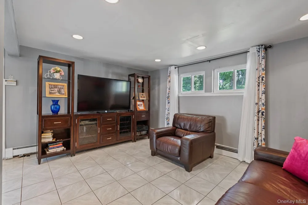 18 Brooklyn Avenue Roosevelt, NY 11575